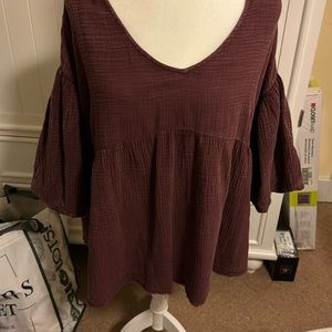 NWT Easel Los Angeles Ladies Top. Size: Medium.